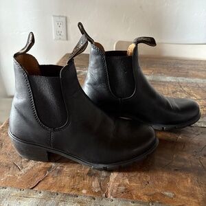 Blundstone like new 7.5